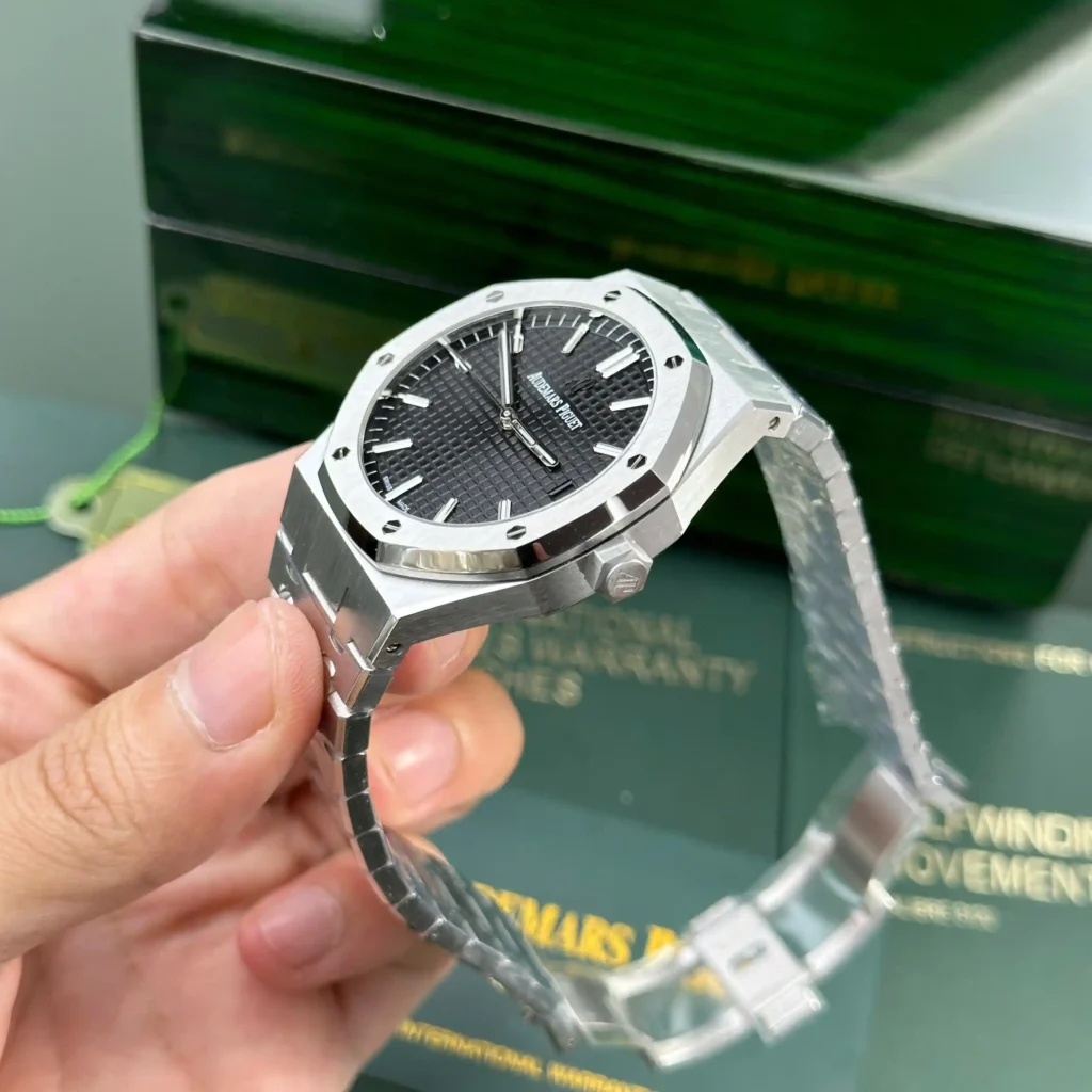 Super-Clone-Audemars-Piguet-Royal-Oak-15500ST.OO_.1220ST.03-41mm-5