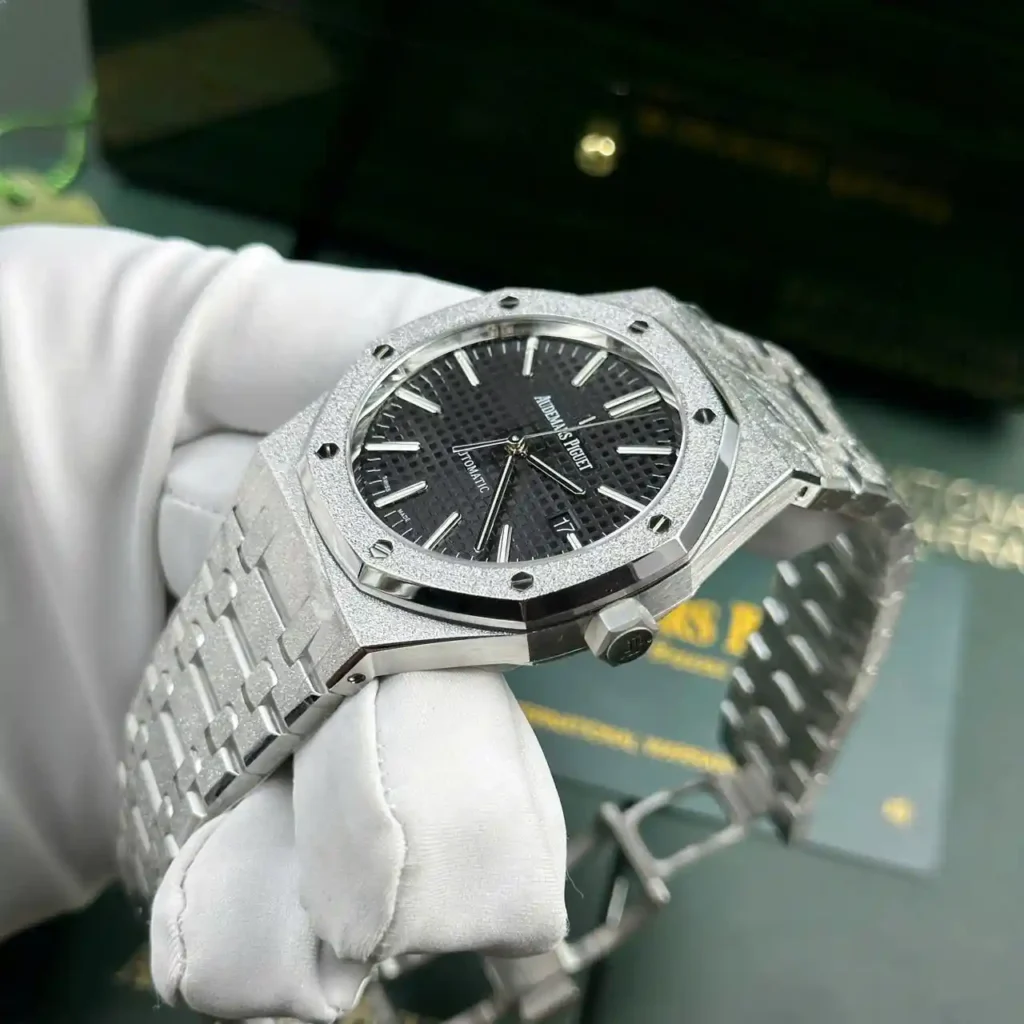 Super-Clone-Audemars-Piguet-Royal-Oak-Frosted-Gold-41mm-Black-2