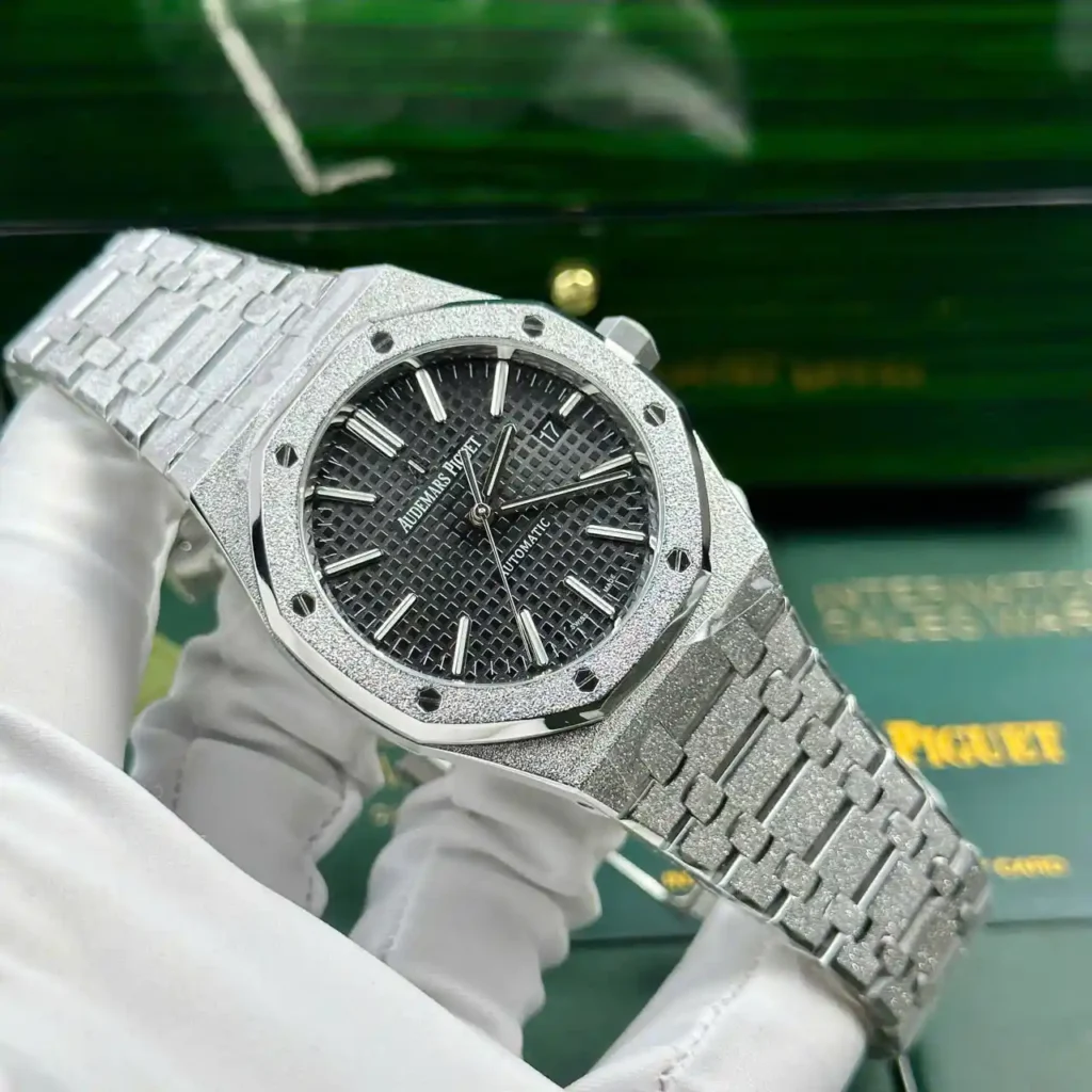 Super-Clone-Audemars-Piguet-Royal-Oak-Frosted-Gold-41mm-Black-3