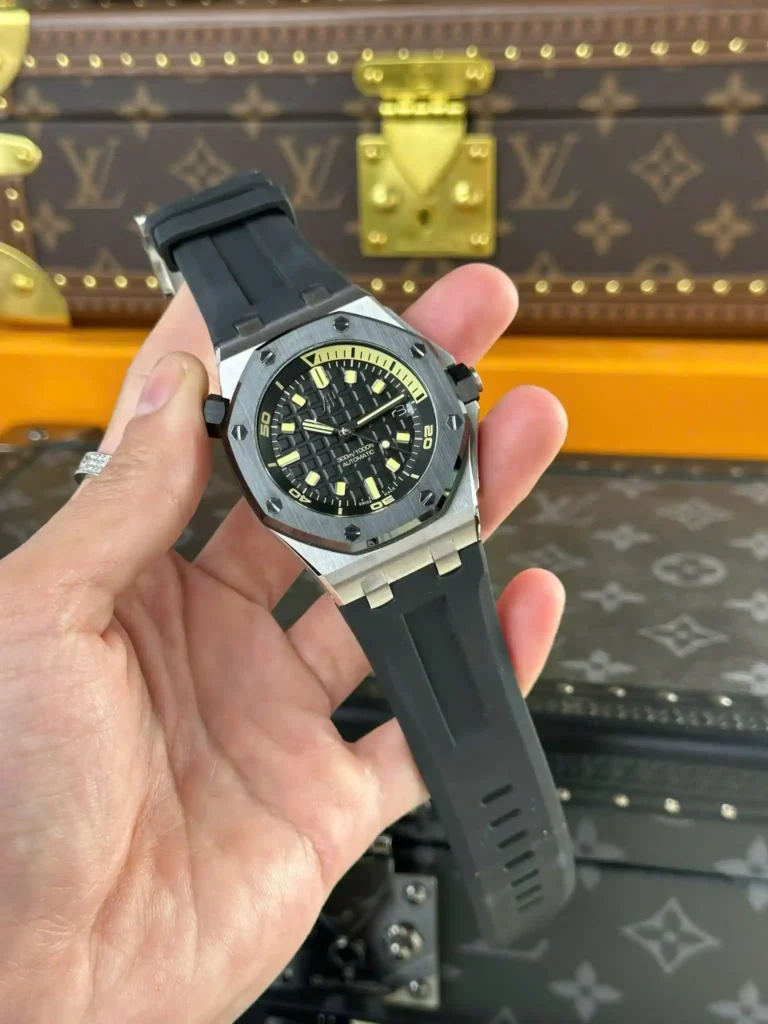 Super-Clone-Audemars-Piguet-Royal-Oak-Offshore-Diver-15720ST-42mm-Black-Dial-2