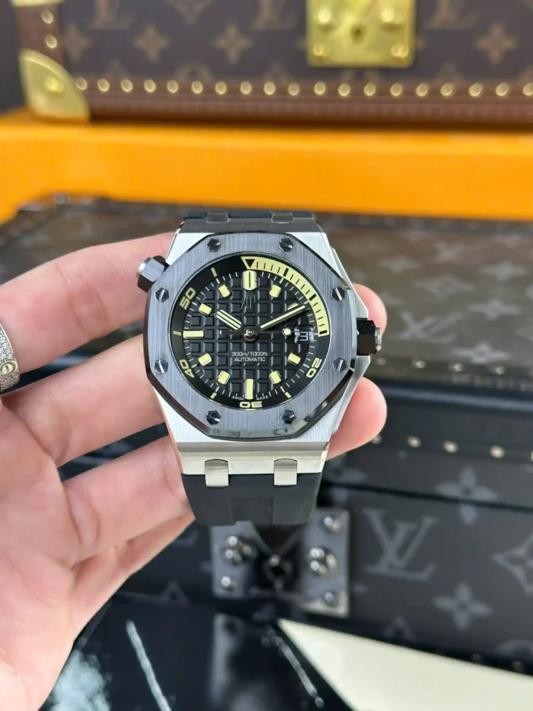 Super-Clone-Audemars-Piguet-Royal-Oak-Offshore-Diver-15720ST-42mm-Black-Dial-3