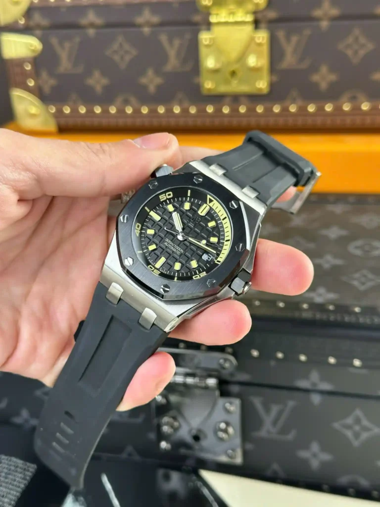 Super-Clone-Audemars-Piguet-Royal-Oak-Offshore-Diver-15720ST-42mm-Black-Dial-4