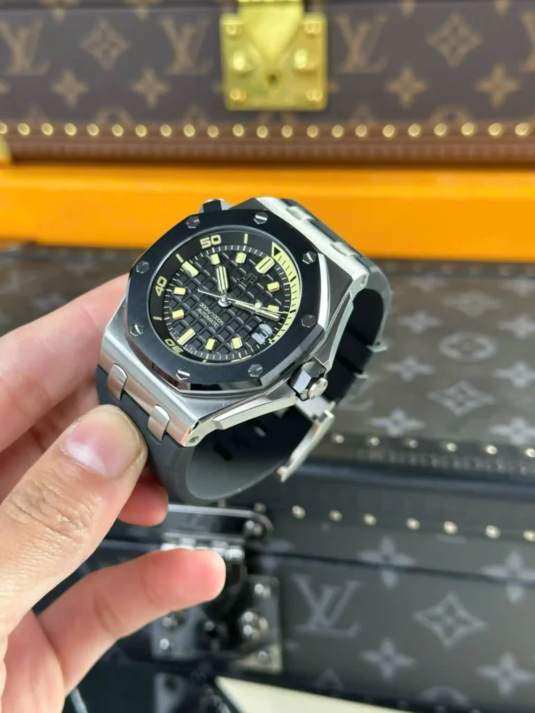 Super-Clone-Audemars-Piguet-Royal-Oak-Offshore-Diver-15720ST-42mm-Black-Dial-5
