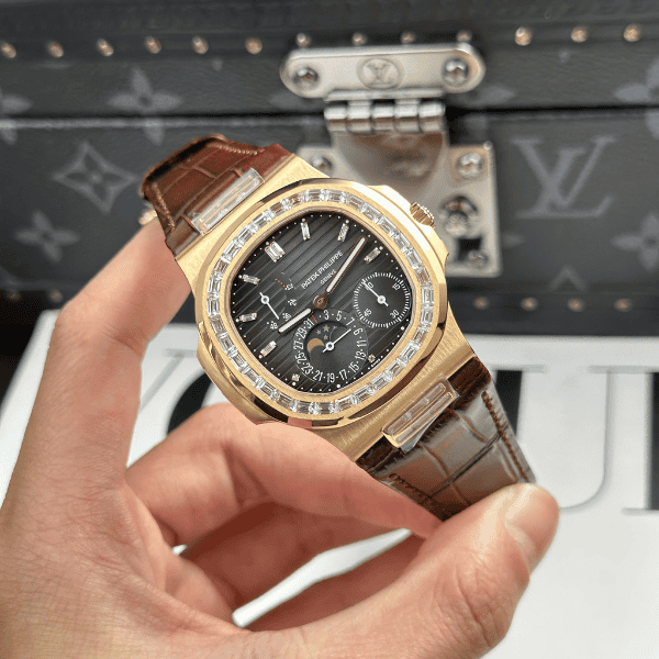 Super-Clone-Patek-Philippe-Nautilus-5724R-001-40mm-–-Customize-Diamod-4
