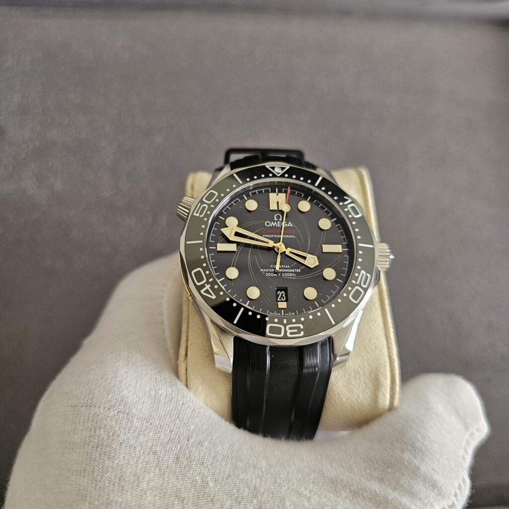 Omega Seamaster Diver 300M James Bond Limited Edition 7007 World Pieces Super Clone