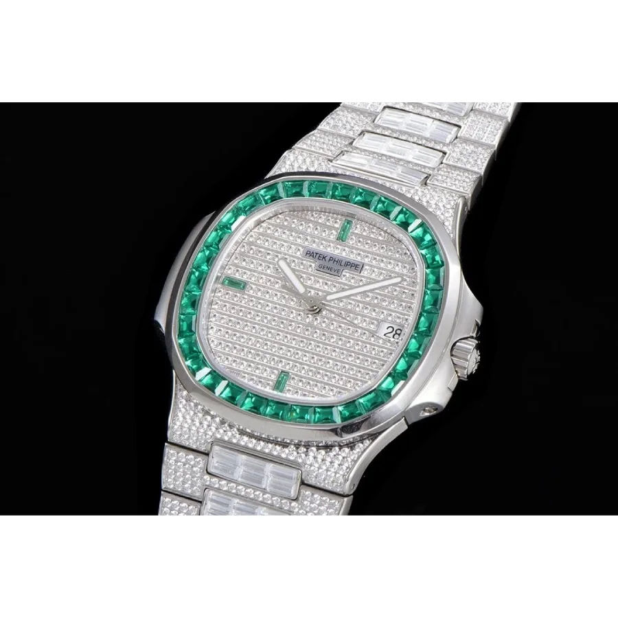 Patek Philippe Nautilus 5711/1300A Emerald Bezel Super Clone